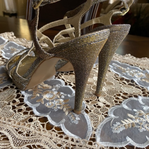 Audrey Brooke High heel metallic gold sandals NWOB - Picture 4 of 8